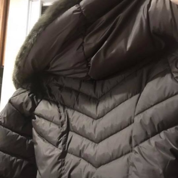 Woman’s coat - Picture 2 of 5